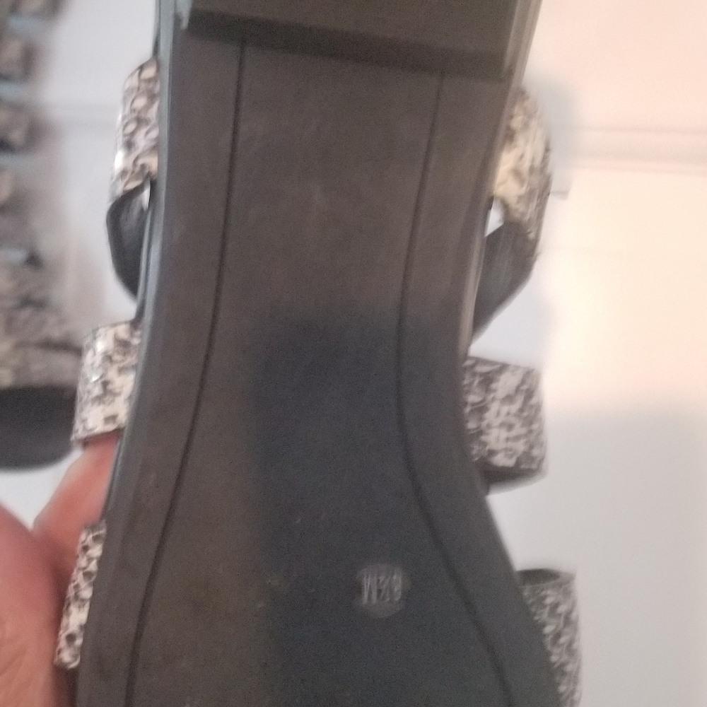 Sandals - Picture 2 of 2
